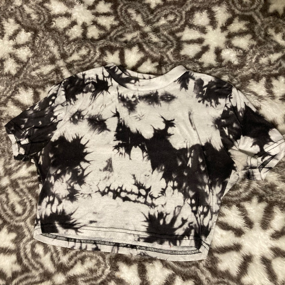 SHEIN Monochrome Tie-Dye Crop Top